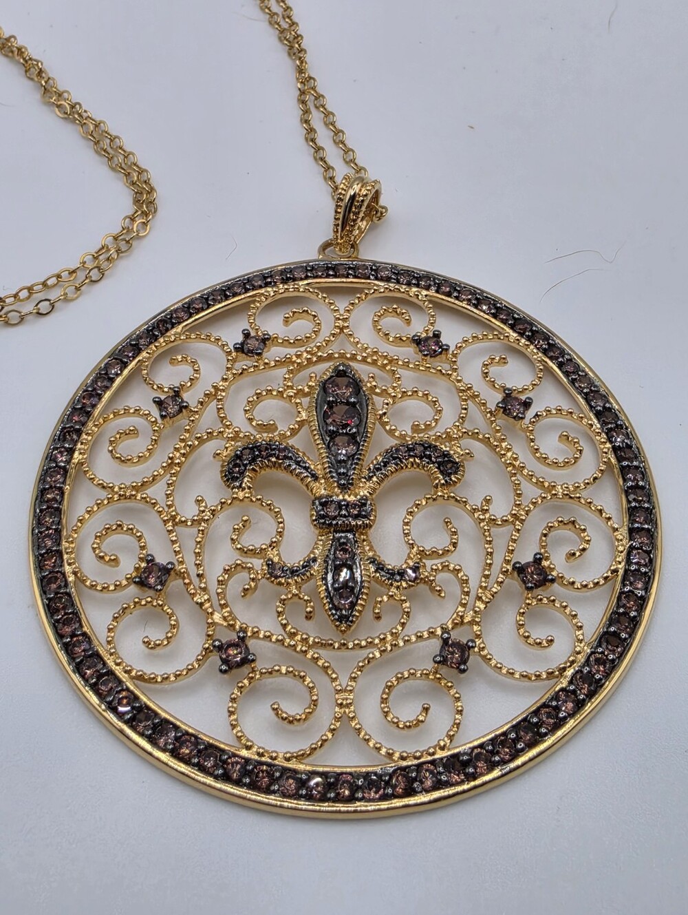 Vintage Fleur de Lis Vermeil Filigree Pendant with CZ & an 18" Vermeil Chain - Picture 11 of 14